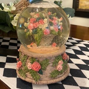 The San Francisco Music Box Company 1992 “The Rose” by Bette Middler Snow Globe
